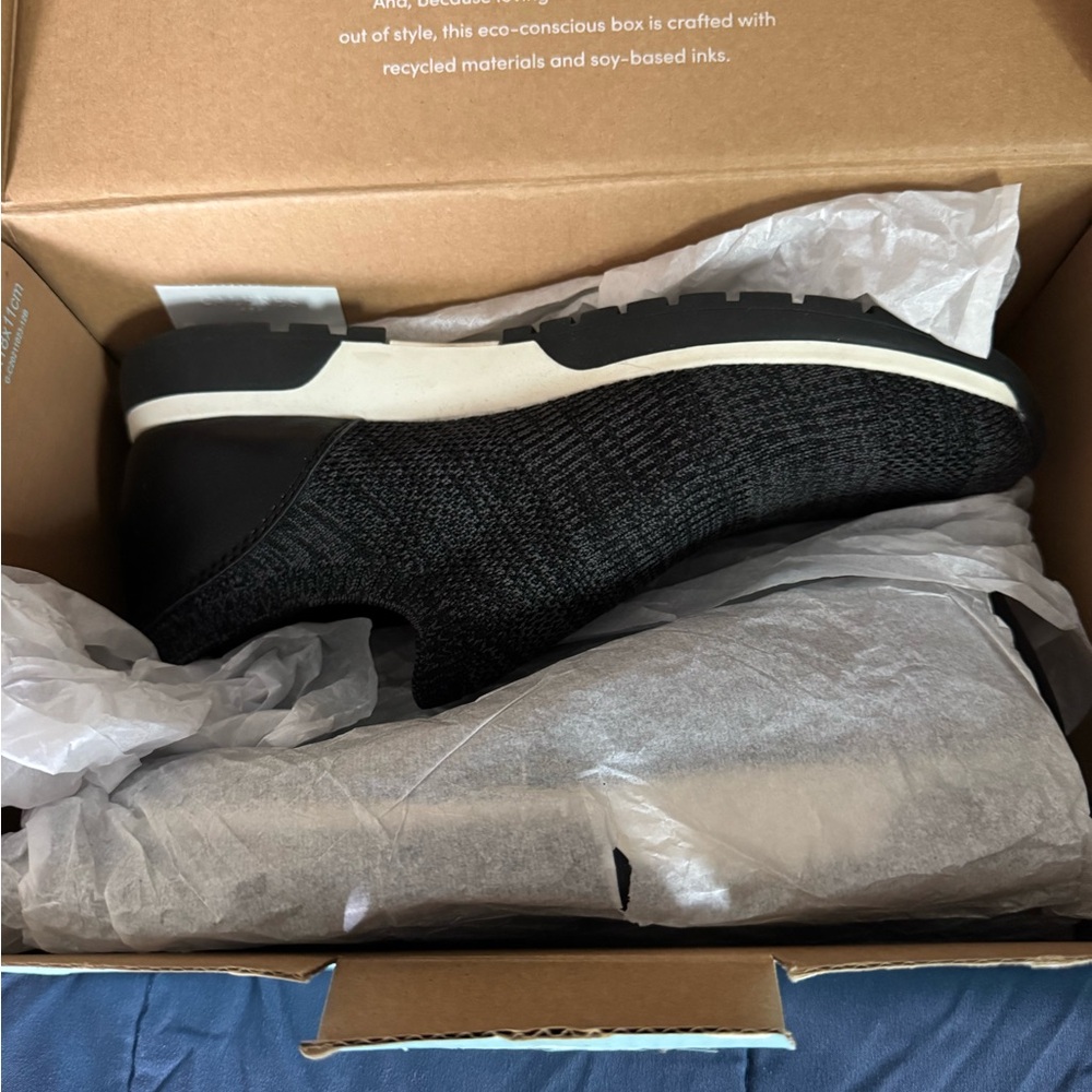 Life Stride Hailey Black and Gray Sneakers